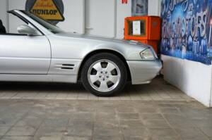 Image 32/33 of Mercedes-Benz SL 500 (2001)