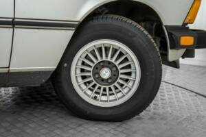 Bild 43/50 von BMW 320i (1981)