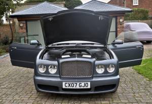 Image 27/50 of Bentley Azure (2007)