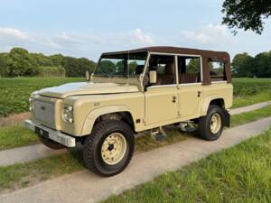 Image 1/31 of Land Rover Defender 110 (2005)