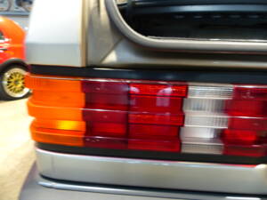 Image 70/77 de Mercedes-Benz 190 E 2.3 (1988)