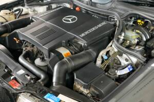 Image 30/32 of Mercedes-Benz 500 E (1992)