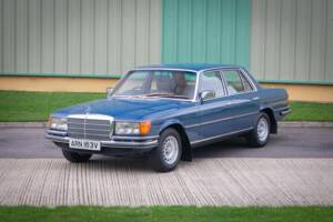 Immagine 2/31 di Mercedes-Benz 280 SE (1980)