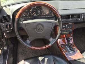 Afbeelding 4/8 van Mercedes-Benz SL 500 (1994)
