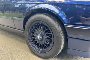 Imagen 25/42 de BMW 325i (1991)