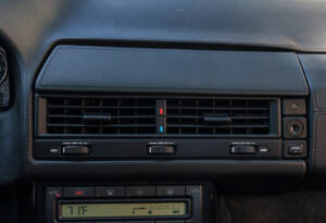 Image 21/33 of Mercedes-Benz SL 600 (2002)