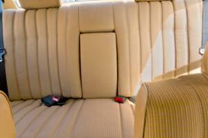 Bild 14/18 von Mercedes-Benz 200 (1983)