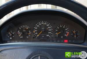 Imagen 8/37 de Mercedes-Benz 300 SL-24 (1992)
