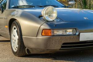 Image 8/30 of Porsche 928 S4 (1989)