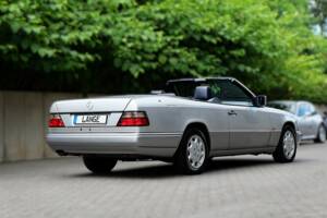 Image 3/69 of Mercedes-Benz E 320 (1994)