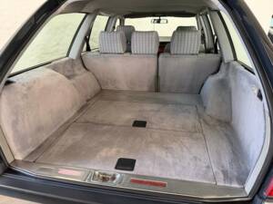 Image 38/43 of Mercedes-Benz 230 TE (1992)