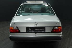 Afbeelding 5/50 van Mercedes-Benz 230 CE (1988)