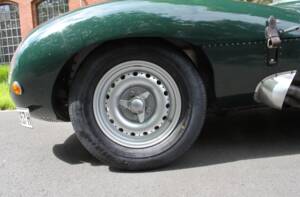 Image 13/16 of Jaguar D-Type (1964)