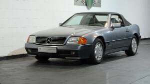 Image 18/34 of Mercedes-Benz 500 SL (1991)
