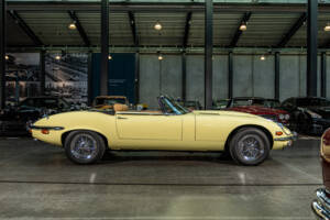 Image 6/28 of Jaguar E-Type V12 (1974)
