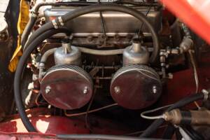 Image 33/50 of MG MGB GT (1970)