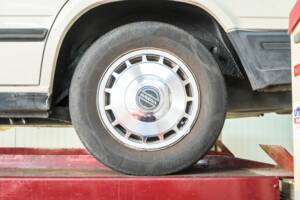 Image 50/50 of Volvo 740 GL (1987)