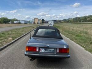 Bild 2/13 von BMW 320i (1990)