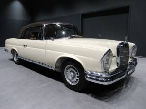 Image 4/17 de Mercedes-Benz 250 SE (1967)