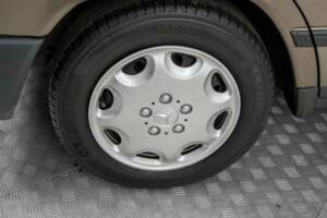 Image 31/50 of Mercedes-Benz 300 TD (1986)