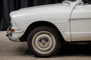 Image 21/67 of Citroën Ami 6 Break (1969)