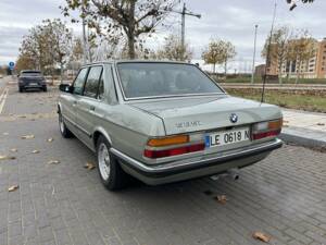 Image 5/8 of BMW 525i (1983)