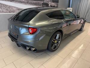 Image 8/18 of Ferrari FF (2012)