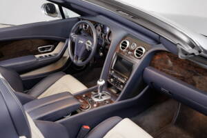 Bild 24/41 von Bentley Continental GTC W12 (2014)