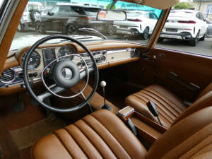 Imagen 9/25 de Mercedes-Benz 280 SL (1969)