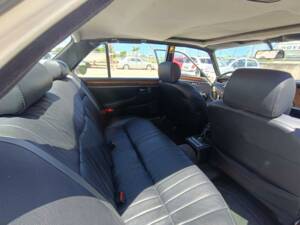 Image 25/50 of Jaguar XJ6 3.2 Sovereign (1983)
