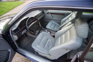 Bild 10/30 von Mercedes-Benz 300 CE (1992)