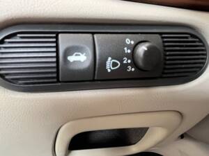 Image 12/50 of Jaguar XJ 8 Sovereign (2000)