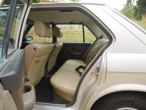 Image 17/42 of BMW 528i (1900)