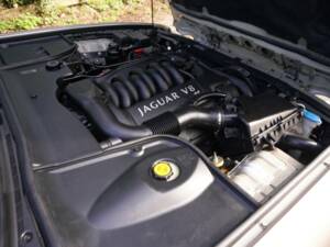 Image 17/19 of Jaguar XJ 8 Sovereign (1999)