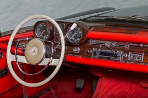 Image 27/34 of Mercedes-Benz 280 SE (1966)