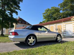 Image 17/91 of Mercedes-Benz SL 320 "Final Edition" (2001)