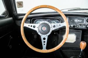 Image 8/50 of MG MGB GT (1967)