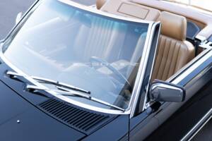 Image 16/37 of Mercedes-Benz 560 SL (1989)