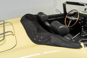Immagine 21/32 di Jaguar E-Type (1969)