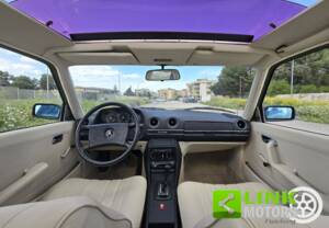 Image 4/10 de Mercedes-Benz 240 D (1982)