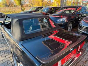 Bild 26/28 von BMW 320i (1988)