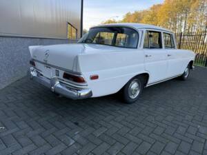 Bild 9/50 von Mercedes-Benz 230 (1968)
