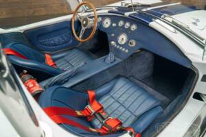 Bild 13/19 von AC Cobra 427 (1965)