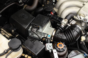 Bild 72/83 von BMW 325i (1990)