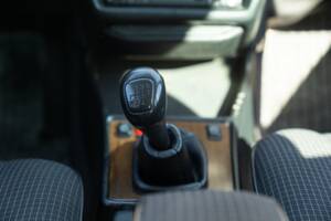 Image 38/50 de Mercedes-Benz 190 E (1988)