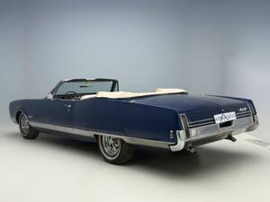 Image 21/23 of Oldsmobile Ninety-Eight (1968)