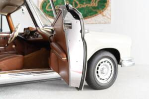 Bild 34/44 von Mercedes-Benz 220 SE b (1964)