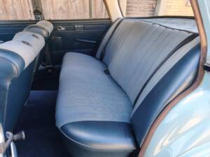 Afbeelding 8/25 van Mercedes-Benz 200 (1967)
