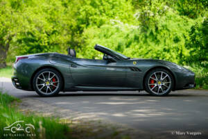 Image 61/85 of Ferrari California (2010)