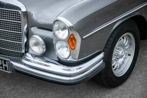Image 25/36 of Mercedes-Benz 300 SEL 6.3 (1970)